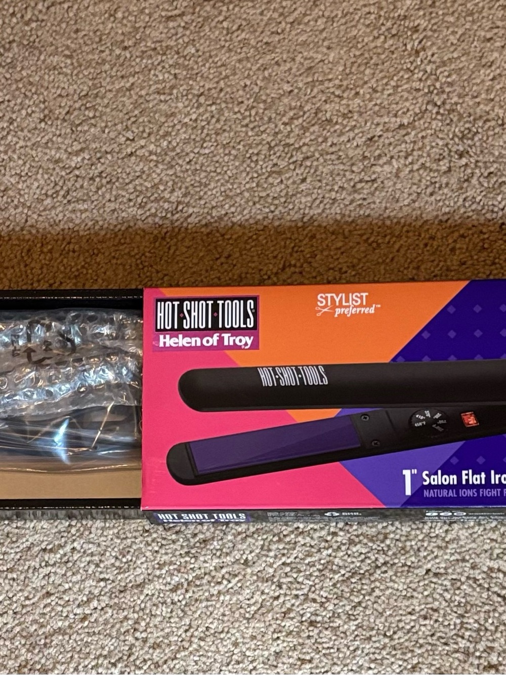 NWOT Hot Shots flat iron